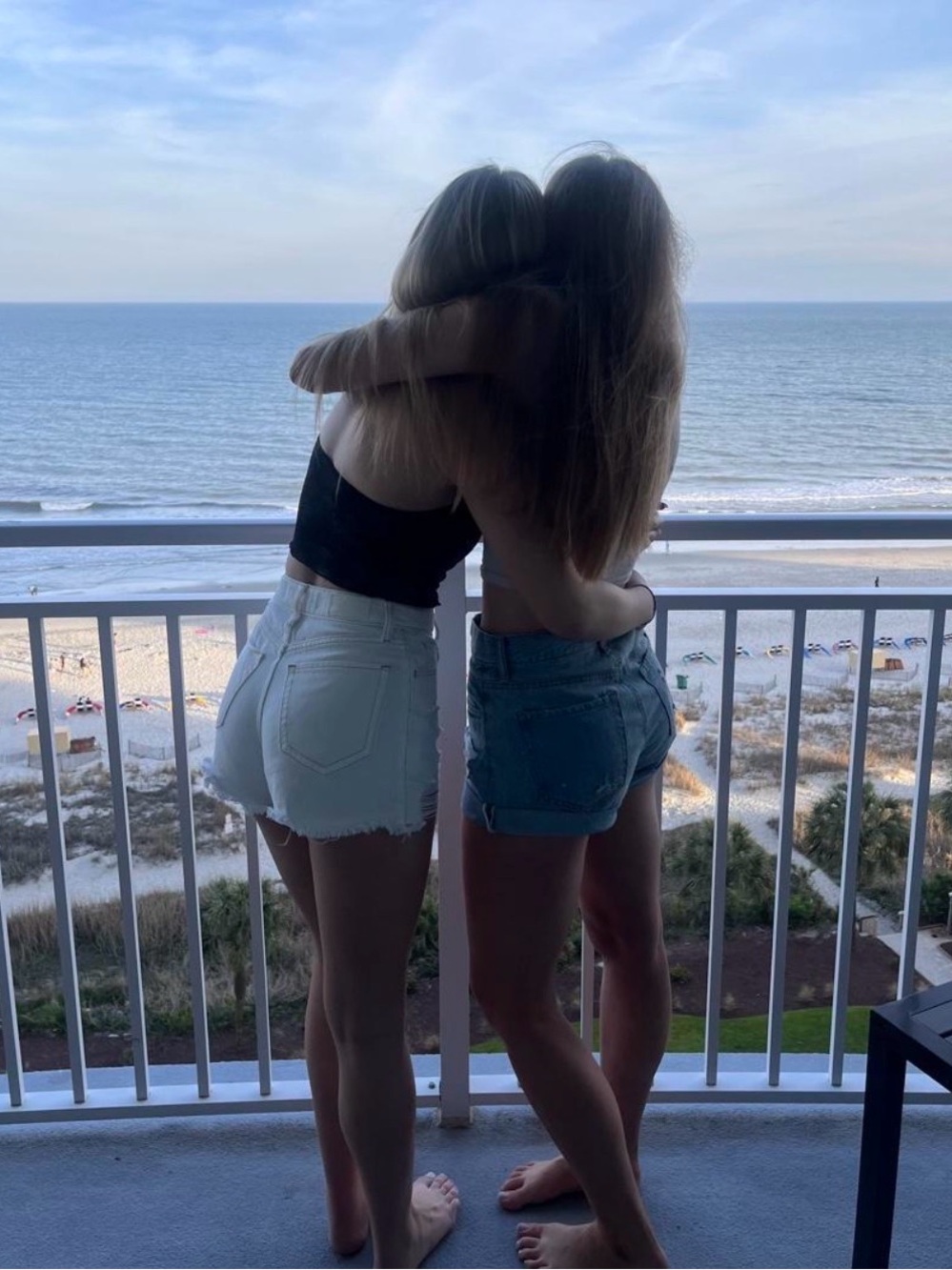Hollister White Distressed High-Rise Denim Shorts - Picture 5 of 5